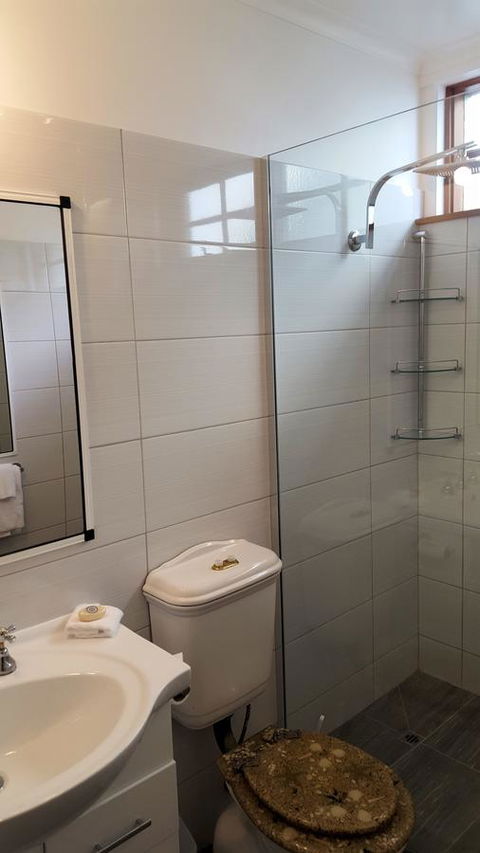 Stanley Village Waterfront Accommodation - Holiday Sunshine Coast 1