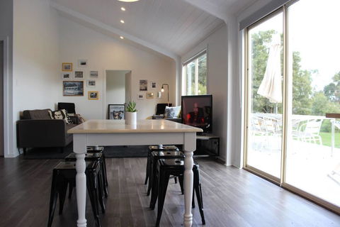 Boomers Retreat, Alonnah, Bruny Island - Sunshine Coast Tourism 1