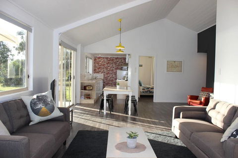 Boomers Retreat, Alonnah, Bruny Island - Sunshine Coast Tourism 0