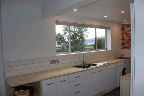 Boomers Retreat, Alonnah, Bruny Island - Sunshine Coast Tourism 5