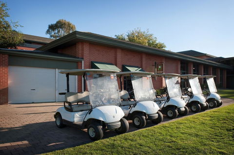 Country Club Villas - Sunshine Coast Tourism 16