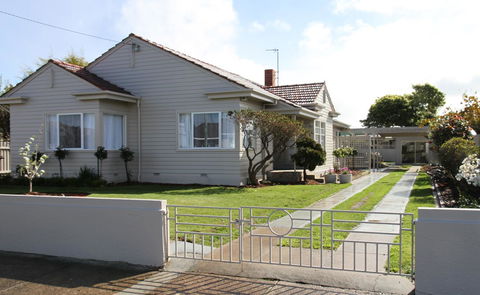 Barclay Motor Inn - Sunshine Coast Tourism 6