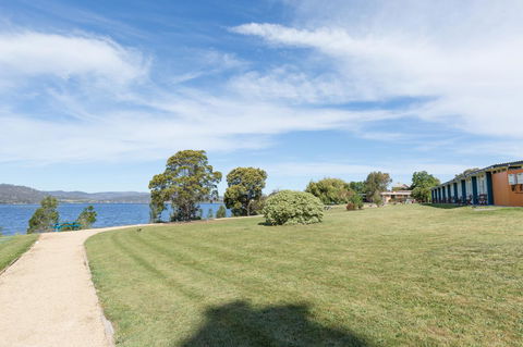 Riverfront Motel & Villas - Holiday Sunshine Coast 3