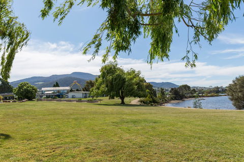 Riverfront Motel & Villas - Holiday Sunshine Coast 0