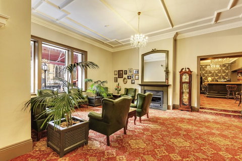Hadley\'s Orient Hotel - Sunshine Coast Tourism 12
