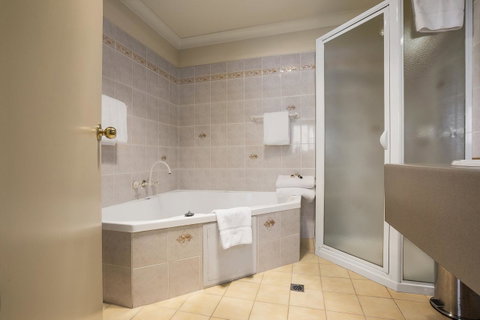 Hadley\'s Orient Hotel - Sunshine Coast Tourism 19