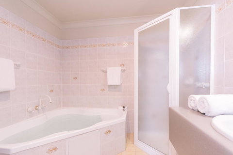 Hadley\'s Orient Hotel - Sunshine Coast Tourism 40