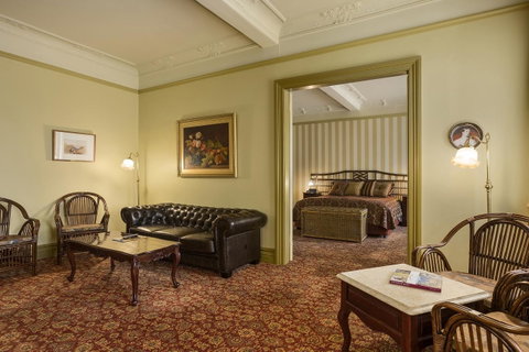Hadley\'s Orient Hotel - Sunshine Coast Tourism 24