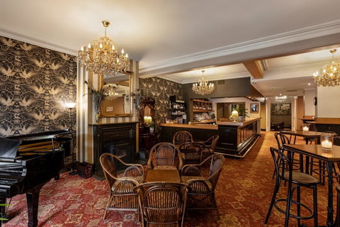 Hadley\'s Orient Hotel - Sunshine Coast Tourism 14