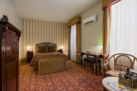 Hadley\'s Orient Hotel - Sunshine Coast Tourism 31