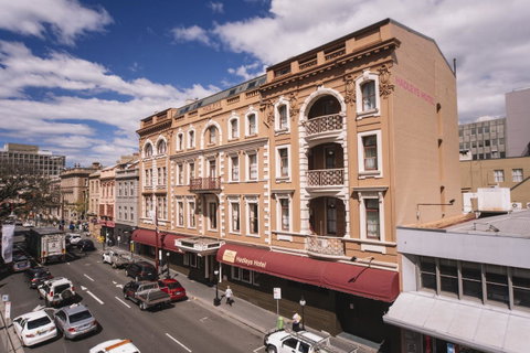 Hadley\'s Orient Hotel - Sunshine Coast Tourism 0