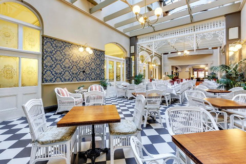 Hadley\'s Orient Hotel - Sunshine Coast Tourism 1