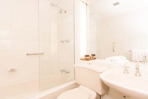 Hadley\'s Orient Hotel - Sunshine Coast Tourism 39