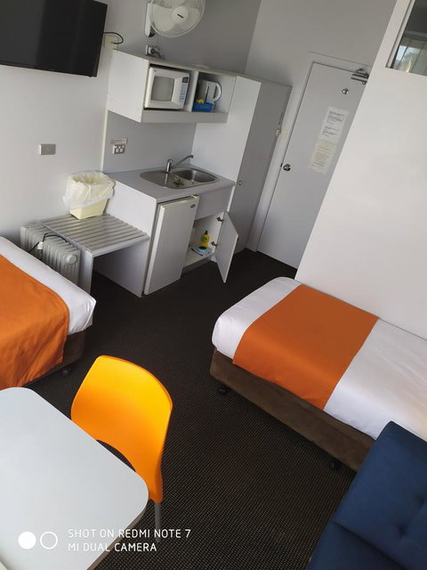 Waterfront Lodge Motel - Sunshine Coast Tourism 4
