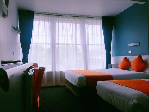 Waterfront Lodge Motel - Sunshine Coast Tourism 21