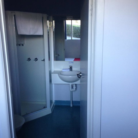 Waterfront Lodge Motel - Sunshine Coast Tourism 16