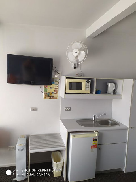 Waterfront Lodge Motel - Sunshine Coast Tourism 3
