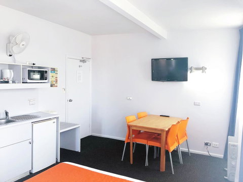 Waterfront Lodge Motel - Sunshine Coast Tourism 7