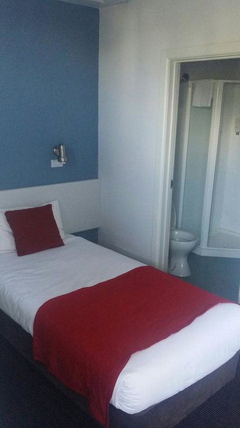 Waterfront Lodge Motel - Sunshine Coast Tourism 39