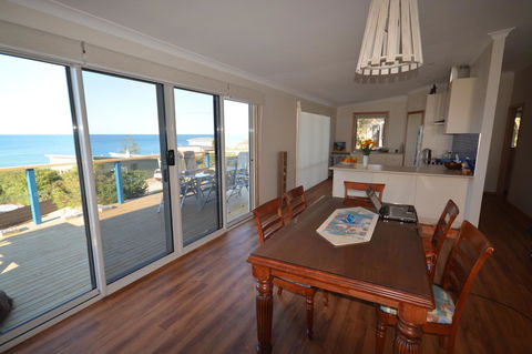 Seascape Beach House - Sunshine Coast Tourism 3