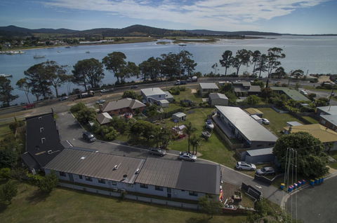Georges Bay Apartments - Holiday Sunshine Coast 25