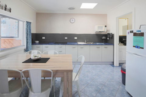 Georges Bay Apartments - Holiday Sunshine Coast 36