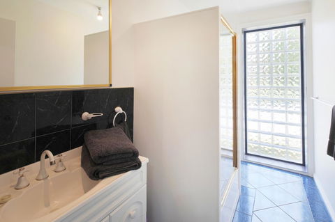 Georges Bay Apartments - Holiday Sunshine Coast 30