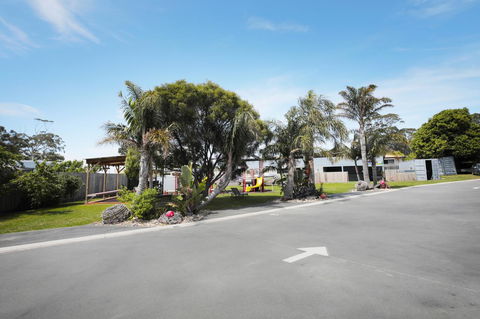 Georges Bay Apartments - Holiday Sunshine Coast 43