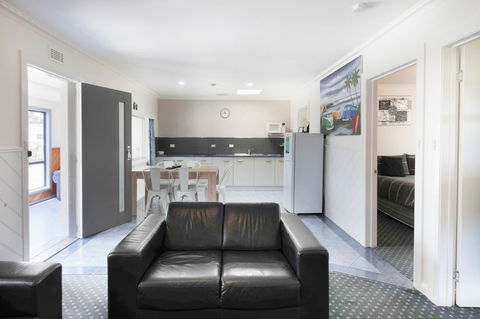 Georges Bay Apartments - Holiday Sunshine Coast 34