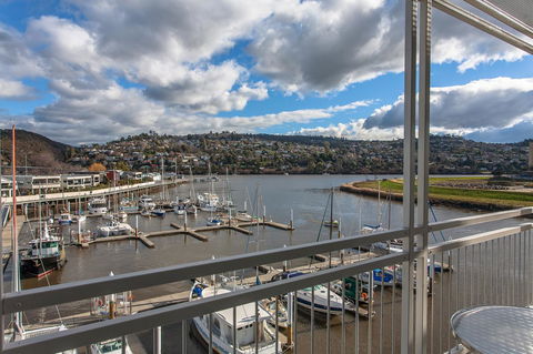Peppers Seaport Hotel - Sunshine Coast Tourism 24