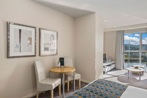 Peppers Seaport Hotel - Sunshine Coast Tourism 3