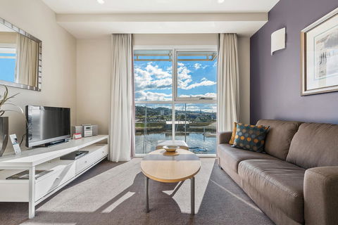 Peppers Seaport Hotel - Sunshine Coast Tourism 4