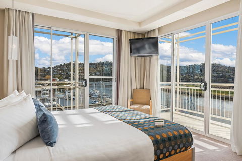 Peppers Seaport Hotel - Sunshine Coast Tourism 21