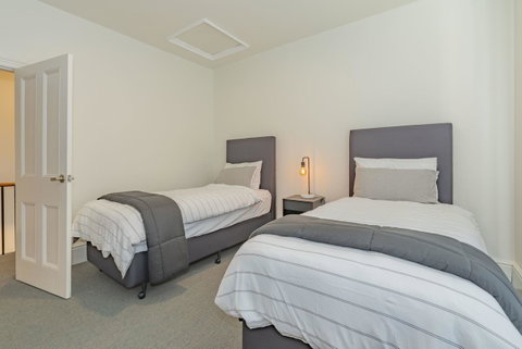 4 Bedroom House - Hobart CBD - Free Parking - Free WIFI - Sunshine Coast Tourism 13