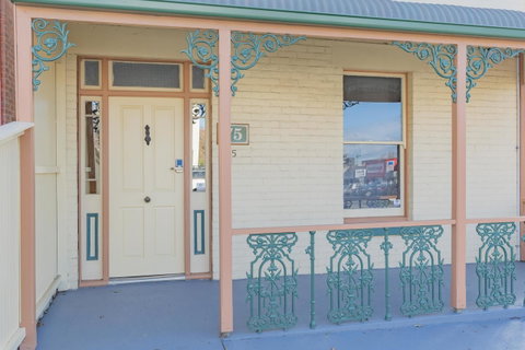 4 Bedroom House - Hobart CBD - Free Parking - Free WIFI - Sunshine Coast Tourism 25
