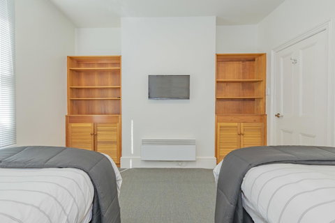 4 Bedroom House - Hobart CBD - Free Parking - Free WIFI - Sunshine Coast Tourism 15