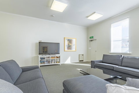 4 Bedroom House - Hobart CBD - Free Parking - Free WIFI - Sunshine Coast Tourism 20