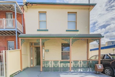 4 Bedroom House - Hobart CBD - Free Parking - Free WIFI - Sunshine Coast Tourism 14