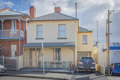 4 Bedroom House - Hobart CBD - Free Parking - Free WIFI - Sunshine Coast Tourism 5