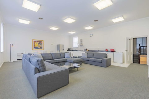 4 Bedroom House - Hobart CBD - Free Parking - Free WIFI - Sunshine Coast Tourism 17