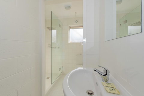 4 Bedroom House - Hobart CBD - Free Parking - Free WIFI - Sunshine Coast Tourism 11