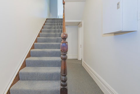 4 Bedroom House - Hobart CBD - Free Parking - Free WIFI - Sunshine Coast Tourism 7