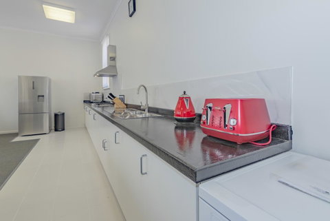 4 Bedroom House - Hobart CBD - Free Parking - Free WIFI - Sunshine Coast Tourism 2