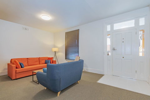 4 Bedroom House - Hobart CBD - Free Parking - Free WIFI - Sunshine Coast Tourism 10