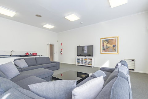 4 Bedroom House - Hobart CBD - Free Parking - Free WIFI - Sunshine Coast Tourism 12
