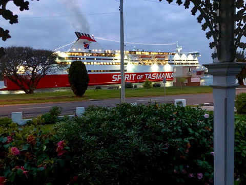 Riverbank Villa - Sunshine Coast Tourism 10