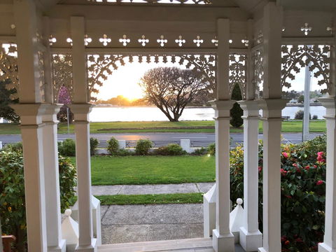 Riverbank Villa - Sunshine Coast Tourism 8