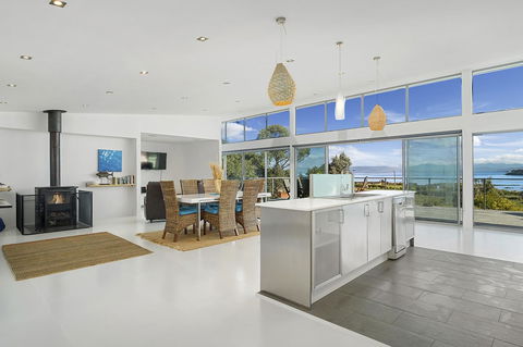 Sunset Bay Escape - Sunshine Coast Tourism 21