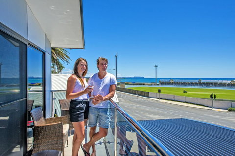 Burnie By The Bay Apartments - Sunshine Coast Tourism 10