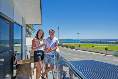 Burnie By The Bay Apartments - Sunshine Coast Tourism 0